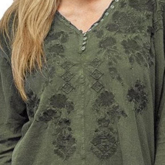 190. NWT WOMENS KYLA SEO S (FIT XL) DETAIL TOP - Picture 2 of 4